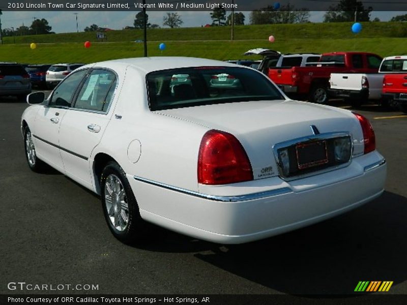 Vibrant White / Medium Light Stone 2010 Lincoln Town Car Signature Limited