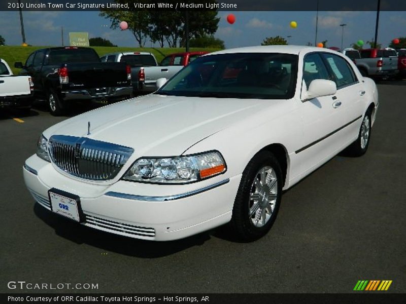Vibrant White / Medium Light Stone 2010 Lincoln Town Car Signature Limited