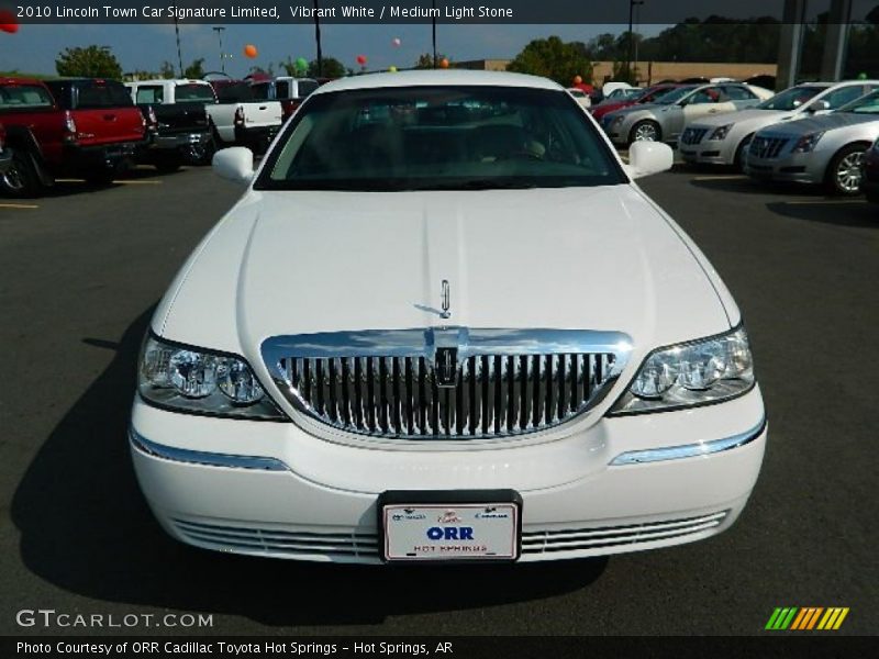 Vibrant White / Medium Light Stone 2010 Lincoln Town Car Signature Limited