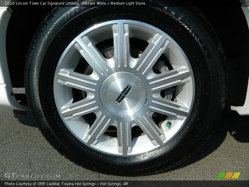 Vibrant White / Medium Light Stone 2010 Lincoln Town Car Signature Limited