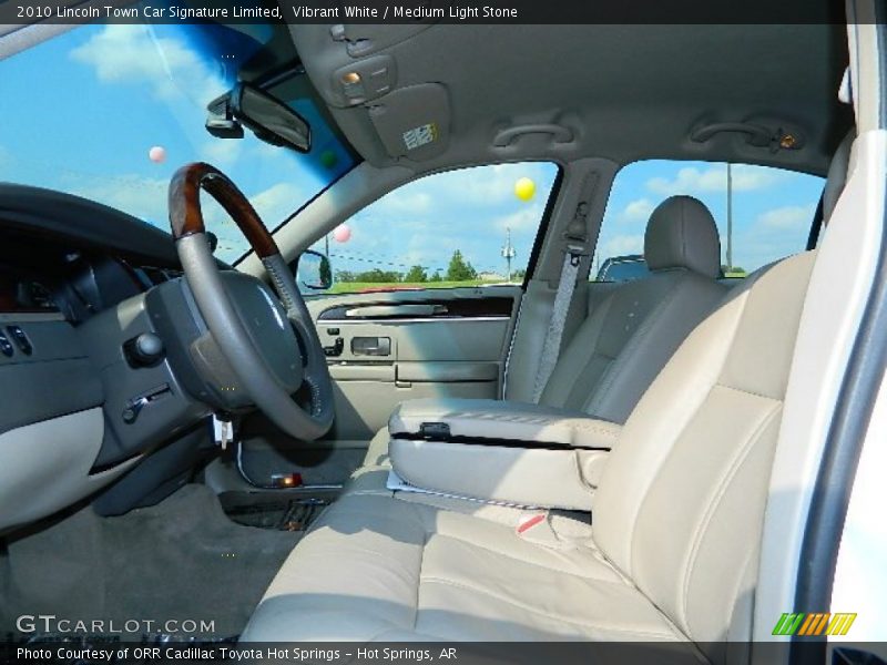 Vibrant White / Medium Light Stone 2010 Lincoln Town Car Signature Limited