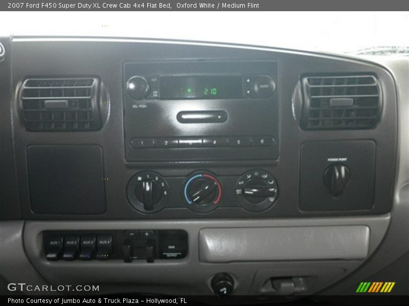 Oxford White / Medium Flint 2007 Ford F450 Super Duty XL Crew Cab 4x4 Flat Bed