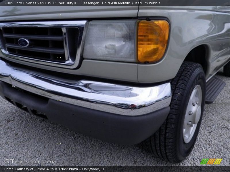 Gold Ash Metallic / Medium Pebble 2005 Ford E Series Van E350 Super Duty XLT Passenger