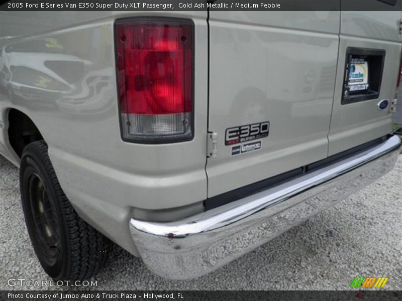 Gold Ash Metallic / Medium Pebble 2005 Ford E Series Van E350 Super Duty XLT Passenger