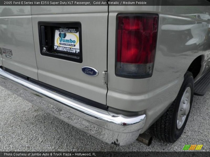 Gold Ash Metallic / Medium Pebble 2005 Ford E Series Van E350 Super Duty XLT Passenger