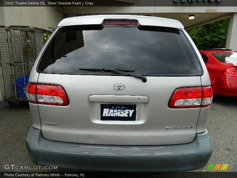 Silver Shadow Pearl / Gray 2002 Toyota Sienna CE