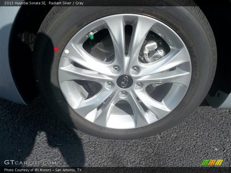Radiant Silver / Gray 2013 Hyundai Sonata SE