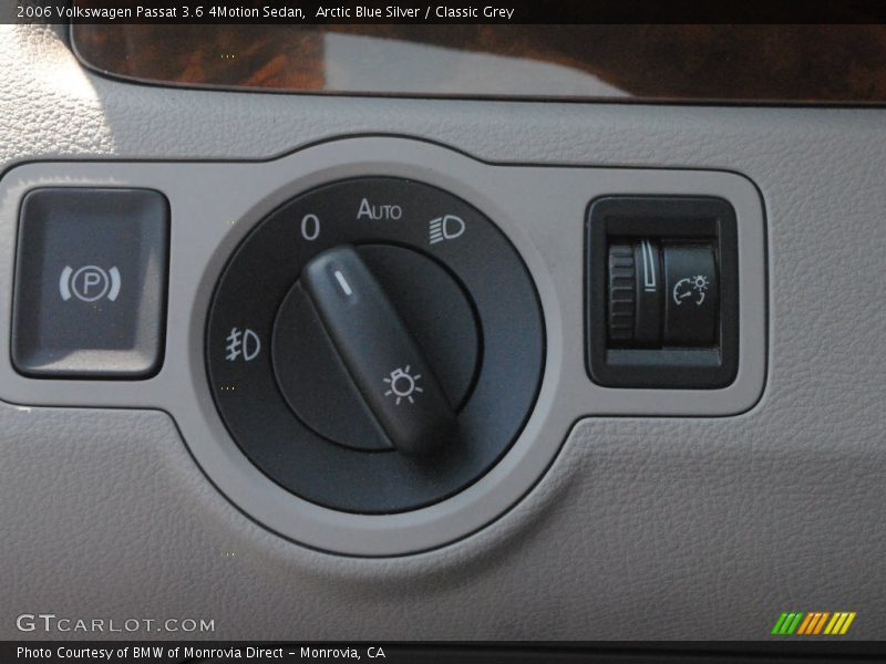 Controls of 2006 Passat 3.6 4Motion Sedan