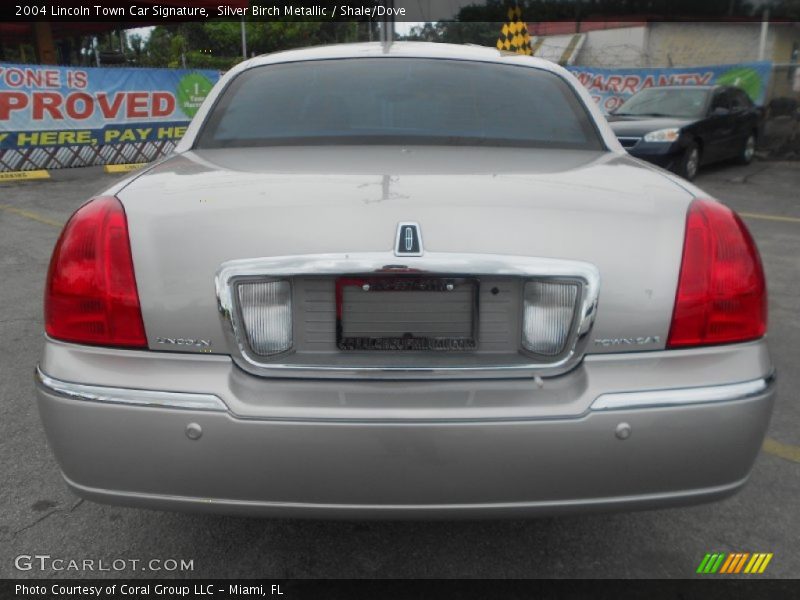 Silver Birch Metallic / Shale/Dove 2004 Lincoln Town Car Signature