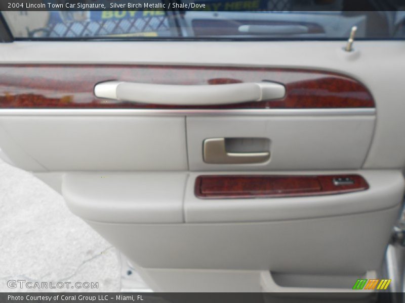 Silver Birch Metallic / Shale/Dove 2004 Lincoln Town Car Signature