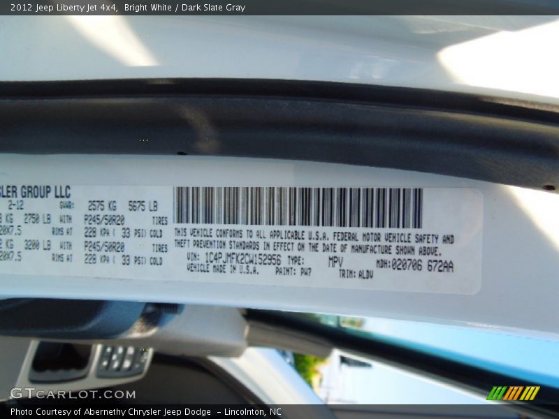 Bright White / Dark Slate Gray 2012 Jeep Liberty Jet 4x4