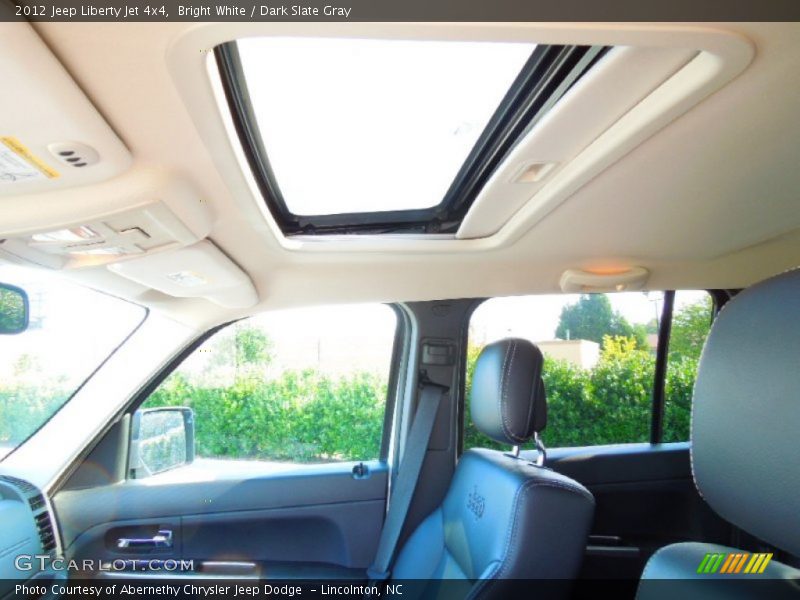 Bright White / Dark Slate Gray 2012 Jeep Liberty Jet 4x4