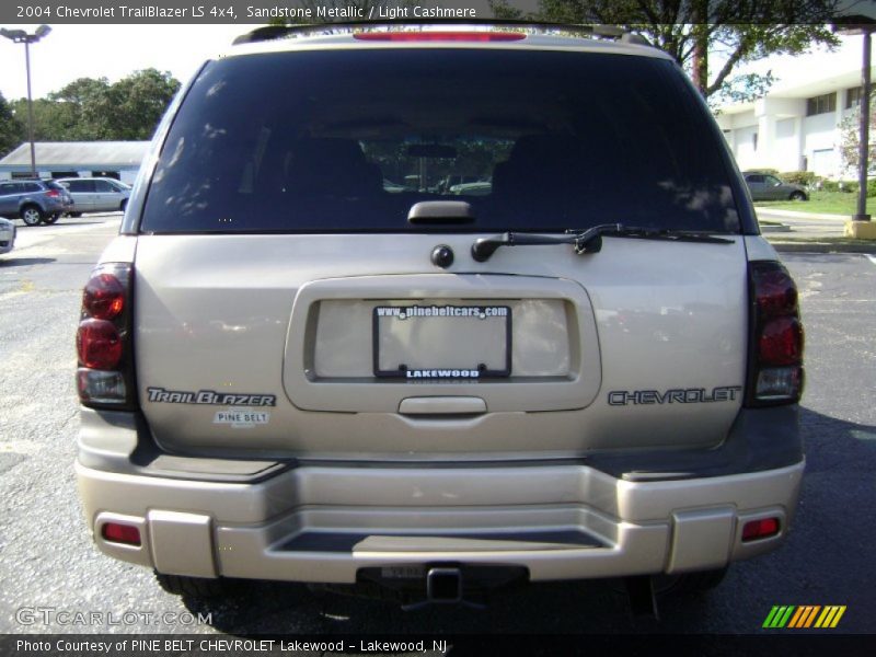 Sandstone Metallic / Light Cashmere 2004 Chevrolet TrailBlazer LS 4x4