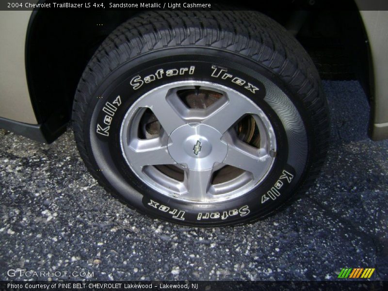 Sandstone Metallic / Light Cashmere 2004 Chevrolet TrailBlazer LS 4x4