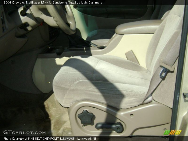 Sandstone Metallic / Light Cashmere 2004 Chevrolet TrailBlazer LS 4x4