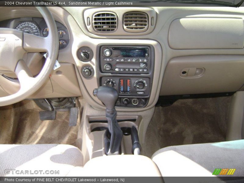Sandstone Metallic / Light Cashmere 2004 Chevrolet TrailBlazer LS 4x4