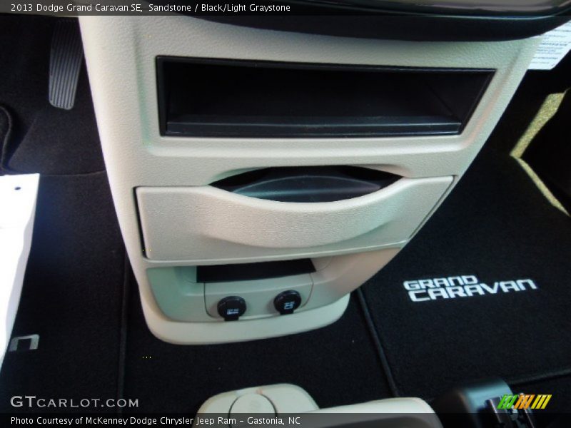 Sandstone / Black/Light Graystone 2013 Dodge Grand Caravan SE