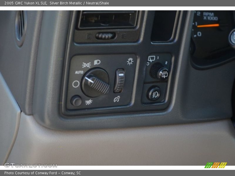 Silver Birch Metallic / Neutral/Shale 2005 GMC Yukon XL SLE