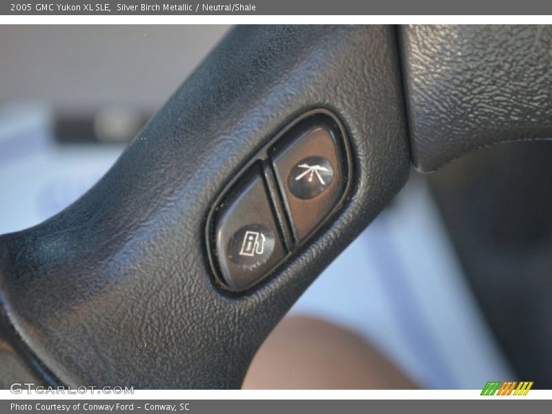 Silver Birch Metallic / Neutral/Shale 2005 GMC Yukon XL SLE