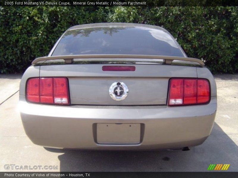Mineral Grey Metallic / Medium Parchment 2005 Ford Mustang V6 Deluxe Coupe