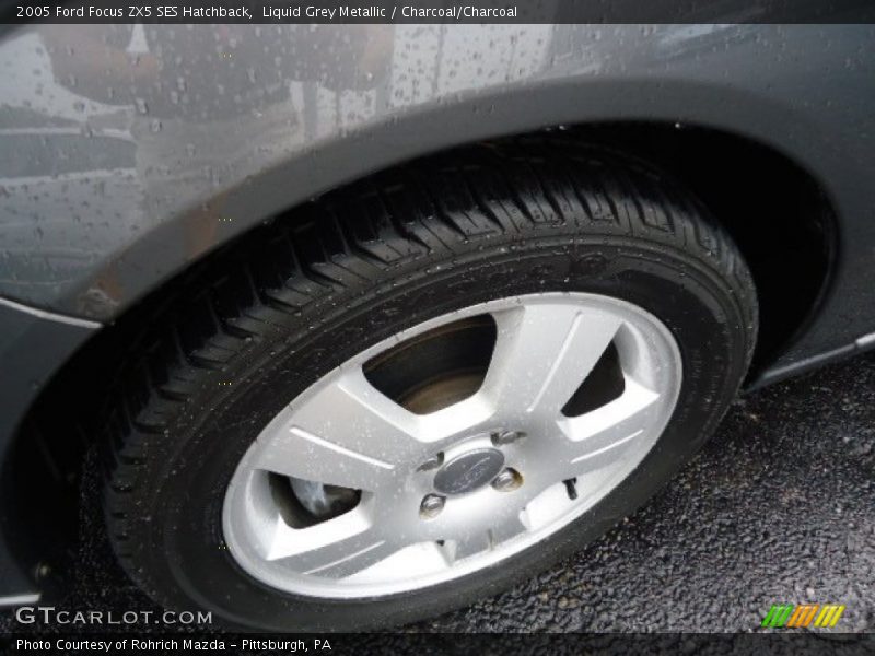 Liquid Grey Metallic / Charcoal/Charcoal 2005 Ford Focus ZX5 SES Hatchback