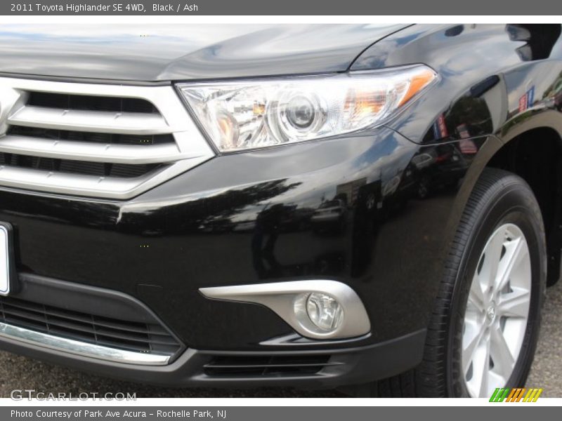 Black / Ash 2011 Toyota Highlander SE 4WD