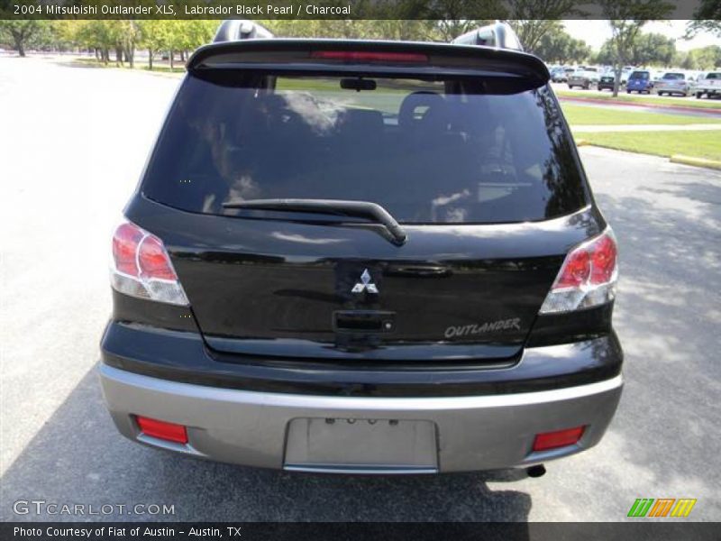 Labrador Black Pearl / Charcoal 2004 Mitsubishi Outlander XLS