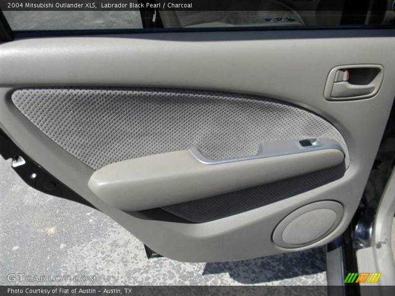 Labrador Black Pearl / Charcoal 2004 Mitsubishi Outlander XLS