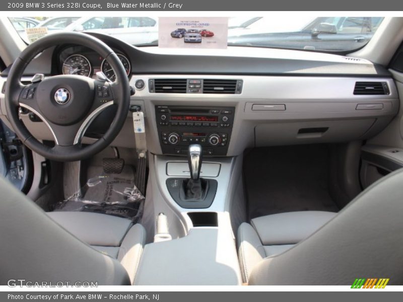 Dashboard of 2009 3 Series 328i Coupe