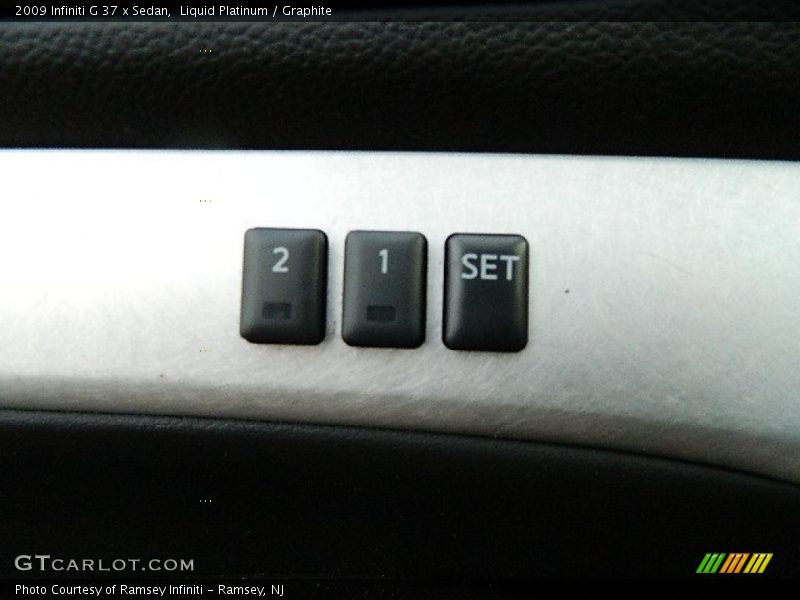 Liquid Platinum / Graphite 2009 Infiniti G 37 x Sedan