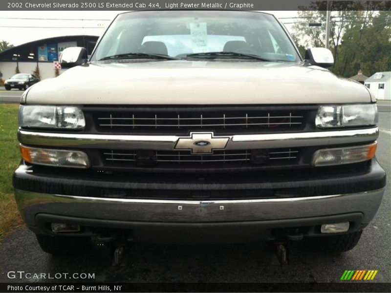 Light Pewter Metallic / Graphite 2002 Chevrolet Silverado 2500 LS Extended Cab 4x4