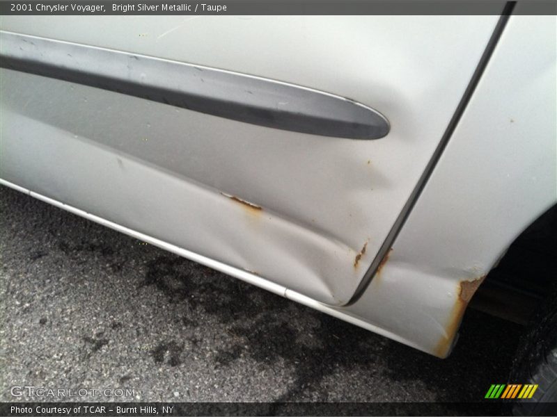 Bright Silver Metallic / Taupe 2001 Chrysler Voyager