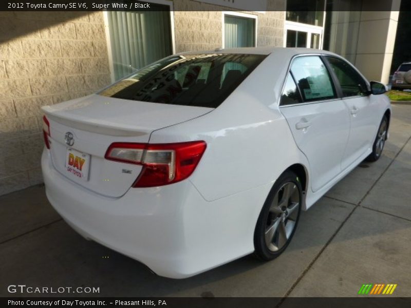 Super White / Black 2012 Toyota Camry SE V6