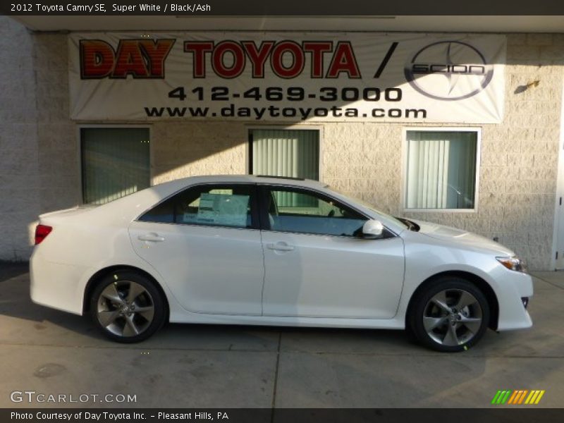 Super White / Black/Ash 2012 Toyota Camry SE