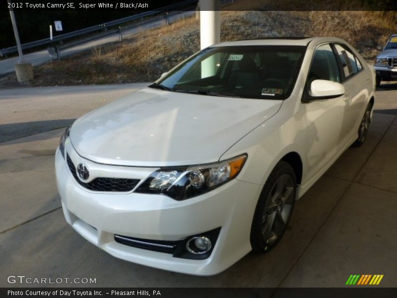 Super White / Black/Ash 2012 Toyota Camry SE