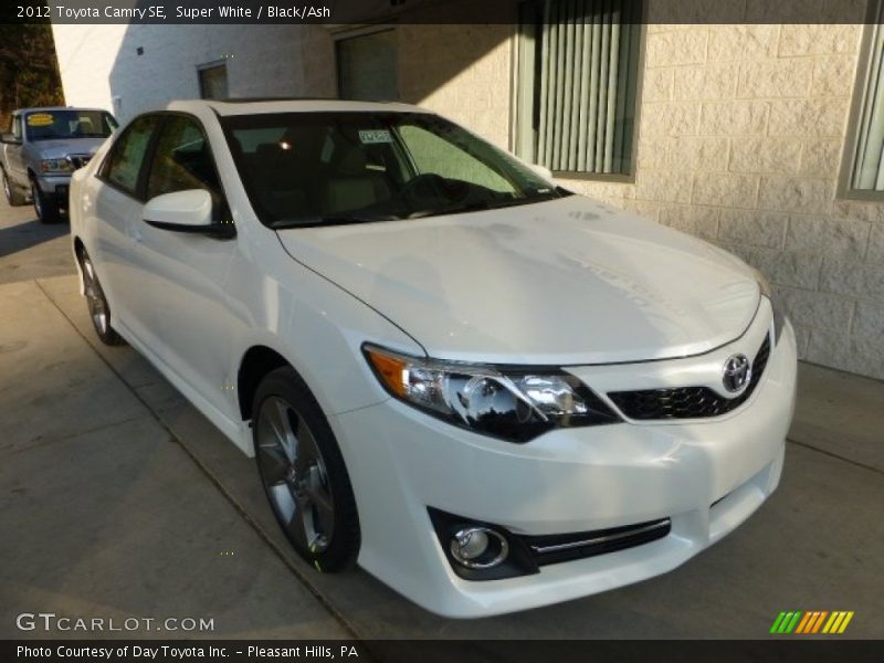 Super White / Black/Ash 2012 Toyota Camry SE