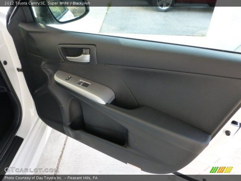 Super White / Black/Ash 2012 Toyota Camry SE
