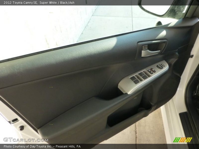 Super White / Black/Ash 2012 Toyota Camry SE