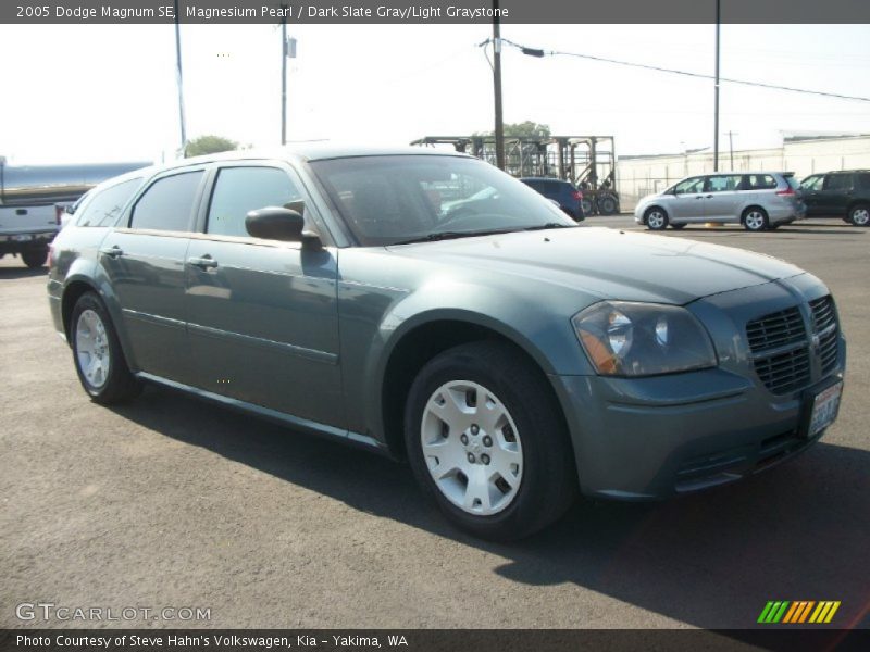 Magnesium Pearl / Dark Slate Gray/Light Graystone 2005 Dodge Magnum SE