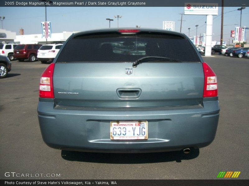 Magnesium Pearl / Dark Slate Gray/Light Graystone 2005 Dodge Magnum SE