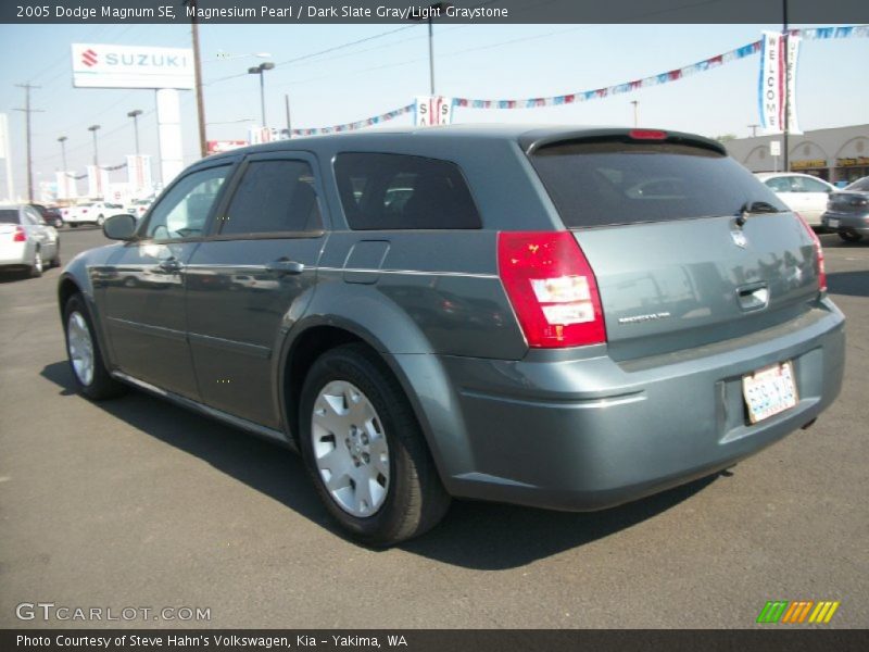 Magnesium Pearl / Dark Slate Gray/Light Graystone 2005 Dodge Magnum SE