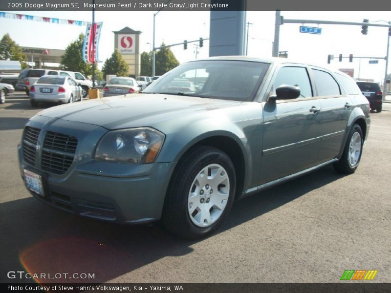 Magnesium Pearl / Dark Slate Gray/Light Graystone 2005 Dodge Magnum SE