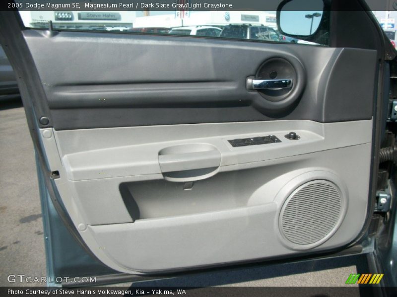 Door Panel of 2005 Magnum SE