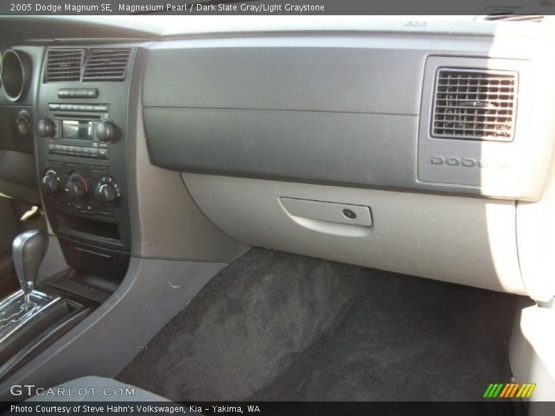 Magnesium Pearl / Dark Slate Gray/Light Graystone 2005 Dodge Magnum SE