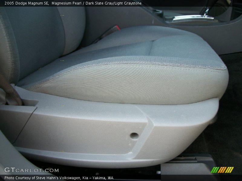 Magnesium Pearl / Dark Slate Gray/Light Graystone 2005 Dodge Magnum SE