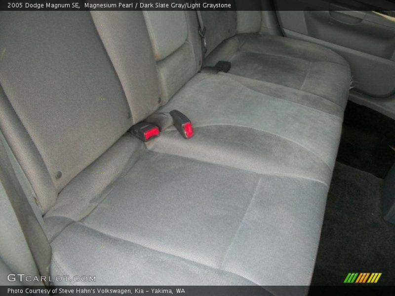 Magnesium Pearl / Dark Slate Gray/Light Graystone 2005 Dodge Magnum SE
