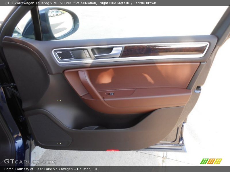 Door Panel of 2013 Touareg VR6 FSI Executive 4XMotion