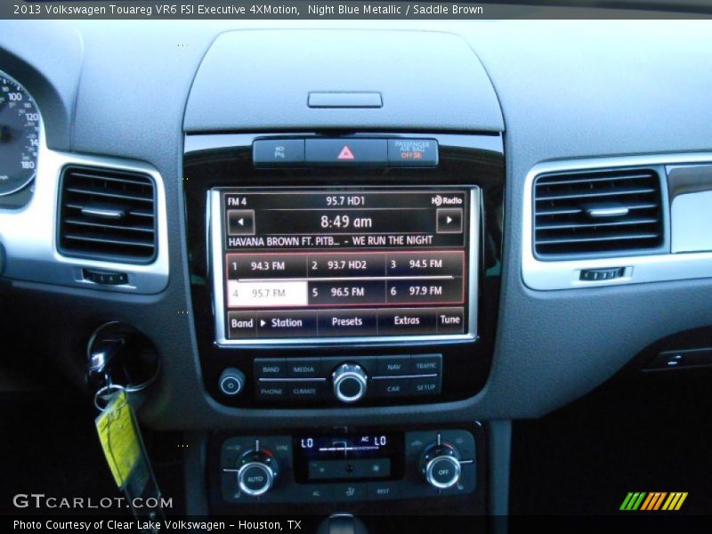 Controls of 2013 Touareg VR6 FSI Executive 4XMotion