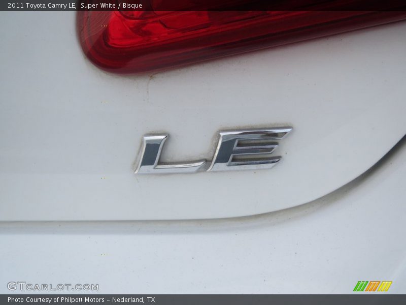 Super White / Bisque 2011 Toyota Camry LE