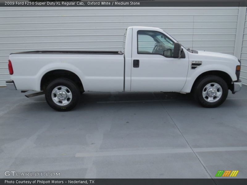 Oxford White / Medium Stone 2009 Ford F250 Super Duty XL Regular Cab